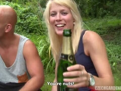 Kont, Blond, Dronken, Vingeren, Groep, Handbeurt, Feest, Tieten likken