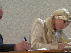 Blonde, Tir de sperme, Femelle, Cuir, Nue, Pisser, Douche, Jupe