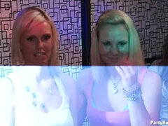 Blondýna, Oblečené, Sperma v puse, Stříkání spermatu, Ženský, Párty, Swingers, Kozičky