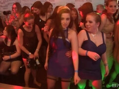 Brunetka, Evropské, Fetiš, Skupina, Mezirasové, Spodní prádlo, Dospělé, Realita