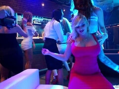 Szőke, Gesztenyebarna, Táncolás, Kőkemény, Fajok közötti, Csókolózás, Leszbikus, Nuni