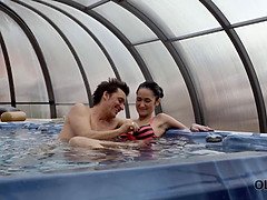 Bikini, Kuřba, Brunetka, Hd, Bozkávanie, Bazén, Pička, Teenka