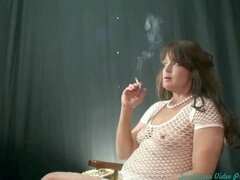 Camera da letto, Cougar, Masturbazione, Fumando   smoking