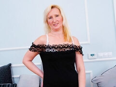 Leie, Blondine, Dildo, Fingern, Absätze, Masturbation, Reif, Solo