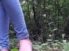 Amateur, Brunette brune, Fétiche, Jeans, De plein air, Pisser, Solo, Mouillée