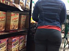 Cool PLUMP ASS AT THE SUPERMARKET