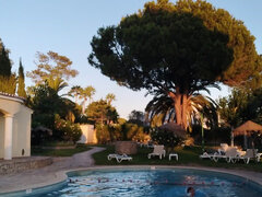 Vonku, Portugalskej, Sólo