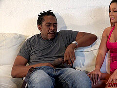 Grosse bite, Noire, Sucer une bite, Tir de sperme, Faciale, Tatouage