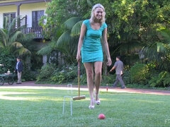 Fľaša, Šaty, Podpätky, Na verejnosti, Sólo, Hračky