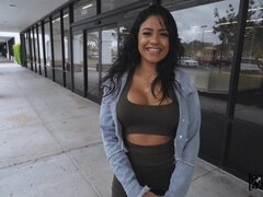 Gros seins, Sucer une bite, Plantureuse, Gorge profonde, Fille latino, Argent, Nénés