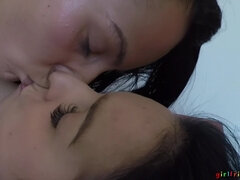 Lízaní zadků, Černé, Brunetka, Prstění, Lesbické, Výprask, Přírodní prsa, Pička