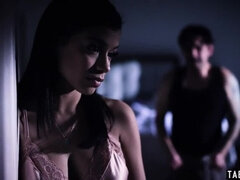 큰 음경, 큰 가슴, 오랄섹스, 가족, 핑거링, 보지, 금기, 청소년