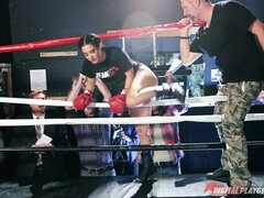 Asiatique, Lécher le cul, Gros seins, 2 femmes 1 homme, Masturbation, Cheveux courts, Plan cul à trois, Train