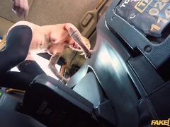 Blondi, Suihinotto, Kermakakku, Takaapäin, Käsihoito, Luonnolliset tissit, Näkökulma pov, Tatuointi