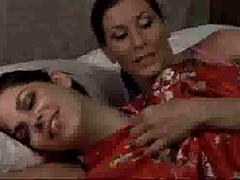 Lieveling, Grote mammen, Bruinharig, Lesbisch, Likken, Tieten likken