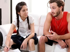 Iso kulli, Isot tissit, Söpö, Luonnolliset tissit, Letit, Pillu, Sisko, Tatuointi