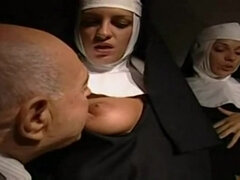 Blasen, Schwanz, Aufs gesicht abspritzen, Frau frau mann, Behaart, Mann mann frau, Nonne, Orgie