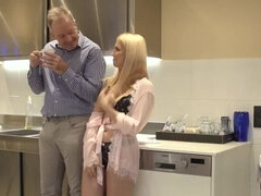 Pompino, Schizzo di sborra, Gola profonda, Pisello, Nonno, Figa, Succhiando, Ragazza