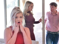 Hatvankilences, Hatalmas hátsó, Szőke, Cumizás, Fehérnemű, Érett feleség, Természetes mellek, Hármas