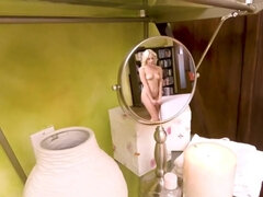 Naked blonde is going to fuck after teasing everyone