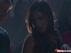 Episodes, Crave - Episode 1 - Girl Meets Boy 1 - Evi Fox