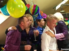 Vestidas, Jato de porra, Orgia, Festa, Mijar, Ducha chuveiro, Meias finas, Swingers