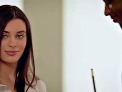 Μελαχροινή, Διαφυλετικό