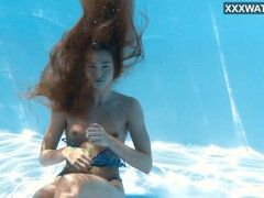 Rumpa, Blondin, Kvinna, Flickvän, Liten och nätt, Offentlig, Rysk, Under vattnet