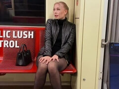 Blondine, Orgasme, Udendørs, Offentlig, Fisse, Teenager, Legetøj, Tog