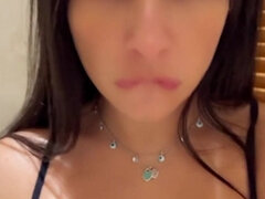Amatør, Bad, Stor rumpe, Brunette, Blotting, Latina, Offentlig, Alene