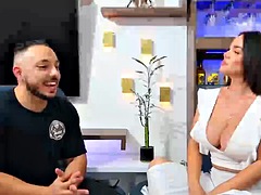 Tetas grandes, Latina