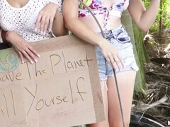 Rit, Velike joške, Rjavolaska, Naravne joške, Piercing, Prvoosebno snemanje seksa, Tetovaže, Voajer