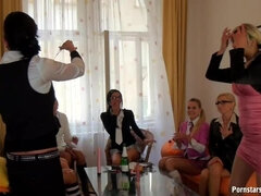 Påklædt sex, Briller, Lesbisk, Orgie, Skolepige, Swingers, Lærer, Legetøj