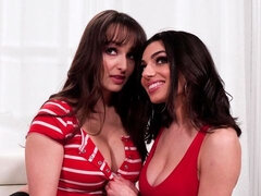 Røv, Store bryster, Give finger, Lesbisk, Slikning, Fisse, Barberet, Stripning