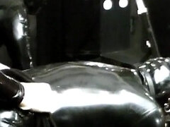 Bondage discipline sadomasochisme, Dominante vrouw, Fetisj, Handbeurt, Meesteres, Slaaf, Voorbinddildo, Vastgebonden