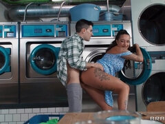 Kauniit, Iso perse, Iso kulli, Isot tissit, Ruskeahiuksinen, Kyrpä, Äiti, Tissit