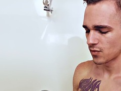 Anal, Lécher le cul, Sucer une bite, Tir de sperme, Homosexuelle, Branlette thaïlandaise, Douche, Tatouage