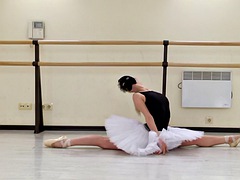 Manya Baletkina shows incredible flexibility
