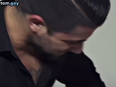 Tattooed bottom barebacked by muscled jock until cumshot