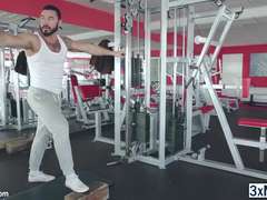 Gym friends Jessy Ares and additionally Theo Ford sucked each different ones aroused ramrod