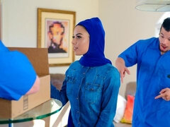 Sexy hottie in blue hijab Maya Bijou shows her multitasking skills for two friends