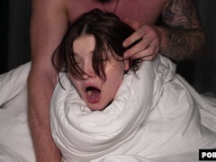 18 anni, Culo grosso, Pompino, Brunetta, Tette naturali, Capelli corti, Ragazza, Vergine