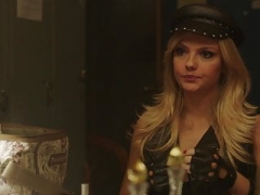 Emily Meade, unknown strippers - ''The Deuce'' s3e05