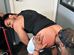 Muscular jock fucks his tattooed boyfriends ass until he cums
