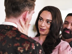 Anal, Bundão, Pauzão, Bissexual, Morena, Transar de quatro, Escritório, Tetas