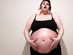 크고 아름다운 여자, 약간 뚱뚱한, 우유가 나오는 젖, 임신한