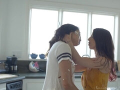 Serena Blair, Leda Lotharia - Squirting Lesbians