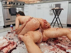 Stříkání spermatu, Péro, Prstění, Honění, Výprask, Pokojská, Pička, Vyholené