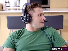 Stora tuttar, Blondin, Avsugning, Sperma shot, Milf, Orgasm, Pov, Styvmamma