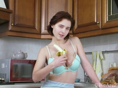 Chrystal Mirror strips naked after a banana